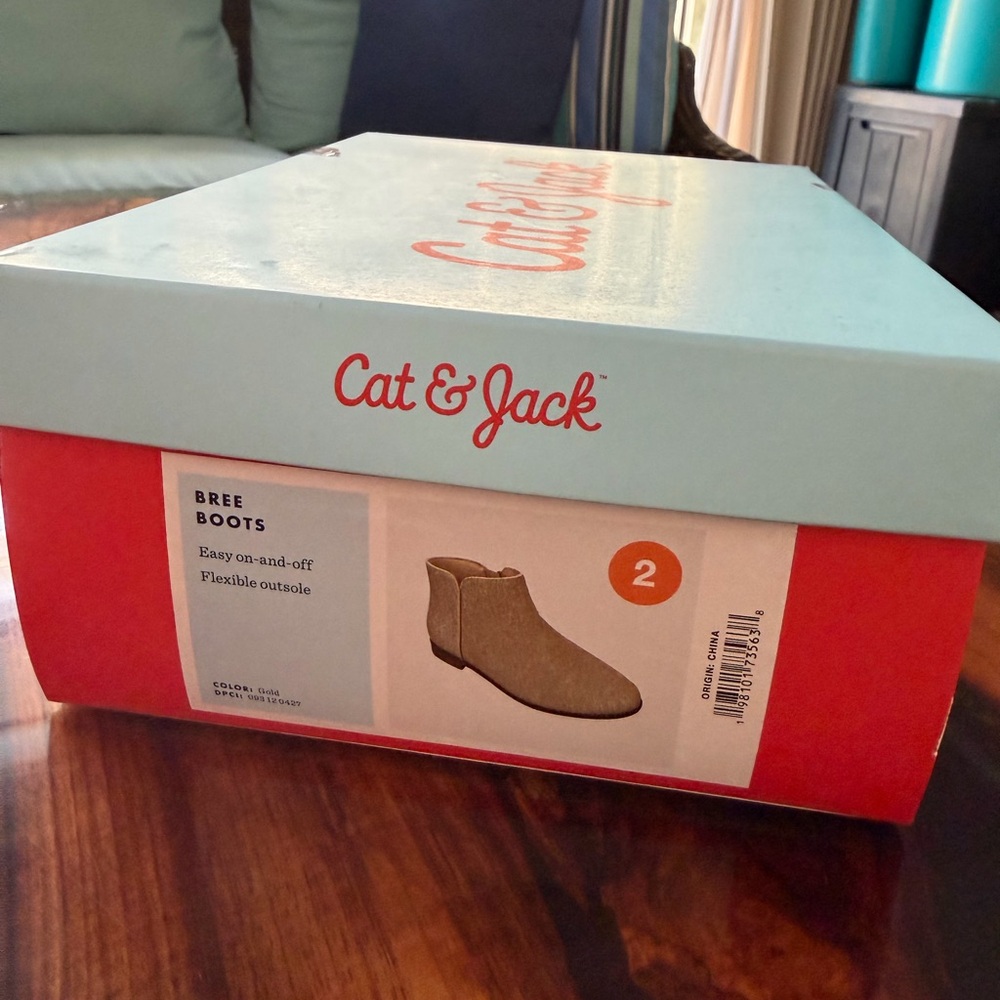 Cat & Jack glitter gold booties size 2 girls gently loved. Very comfy